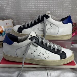 (M5) P448 John men's sneakers with perforated white laces. Size 43-EU/10.5 US.